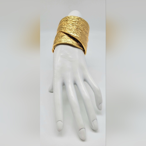 Yves Saint Laurent Paris HEAVY RARE Chunky Wide Gold Leaf Cuff Bracelet - Picture 6 of 11